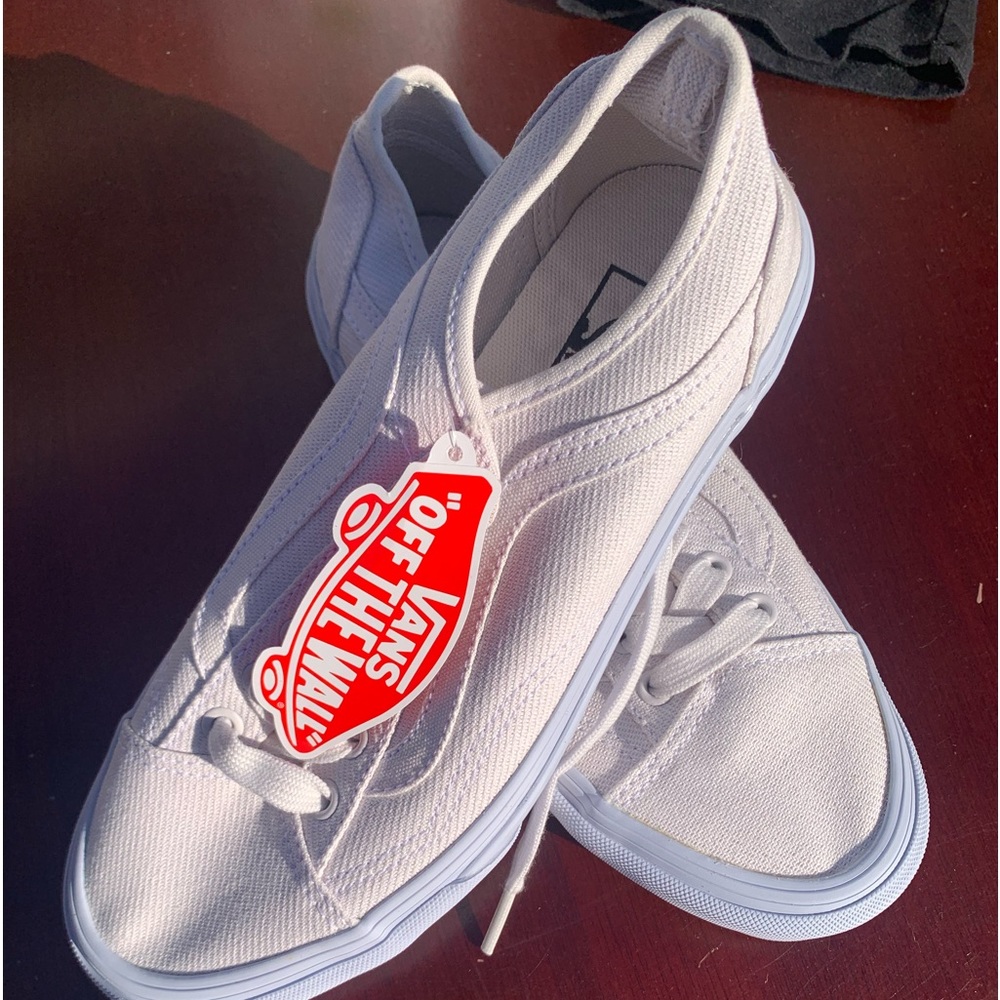 Vans women’s size 7.5 new with tags.